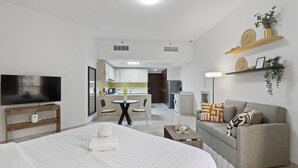 Apartment (1 Bedroom) | Wohnbereich
