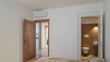 2 Schlafzimmer, Schreibtisch, Bügeleisen/Bügelbrett, WLAN