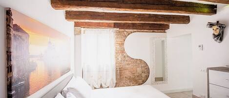 1 slaapkamer, een strijkplank/strijkijzer, gratis wifi, beddengoed