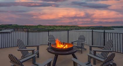 Best view of the lake, near Hells Gate with a pool/hot tub/large game room
