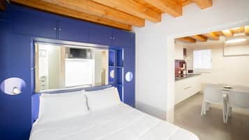 1 habitación, tabla de planchar con plancha, wifi gratis y ropa de cama