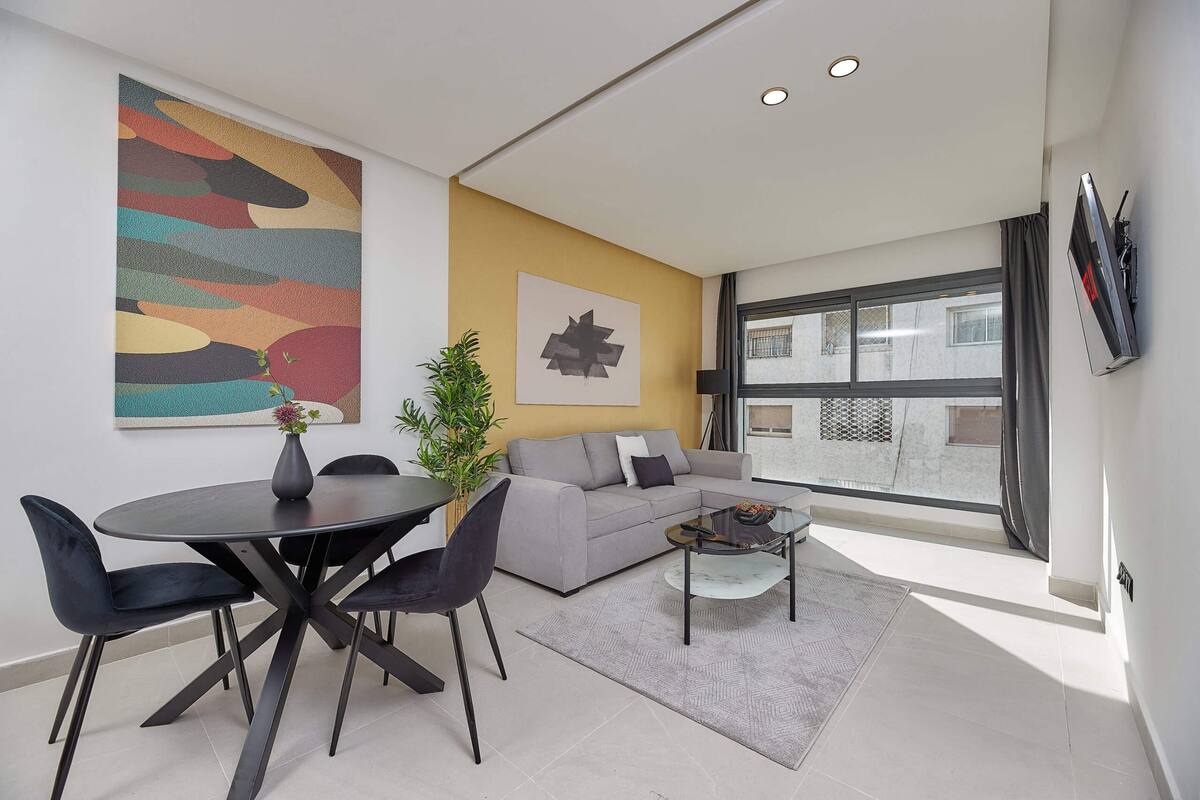 Elite Apartment | Living area | 45-inch Smart TV with satellite channels, TV