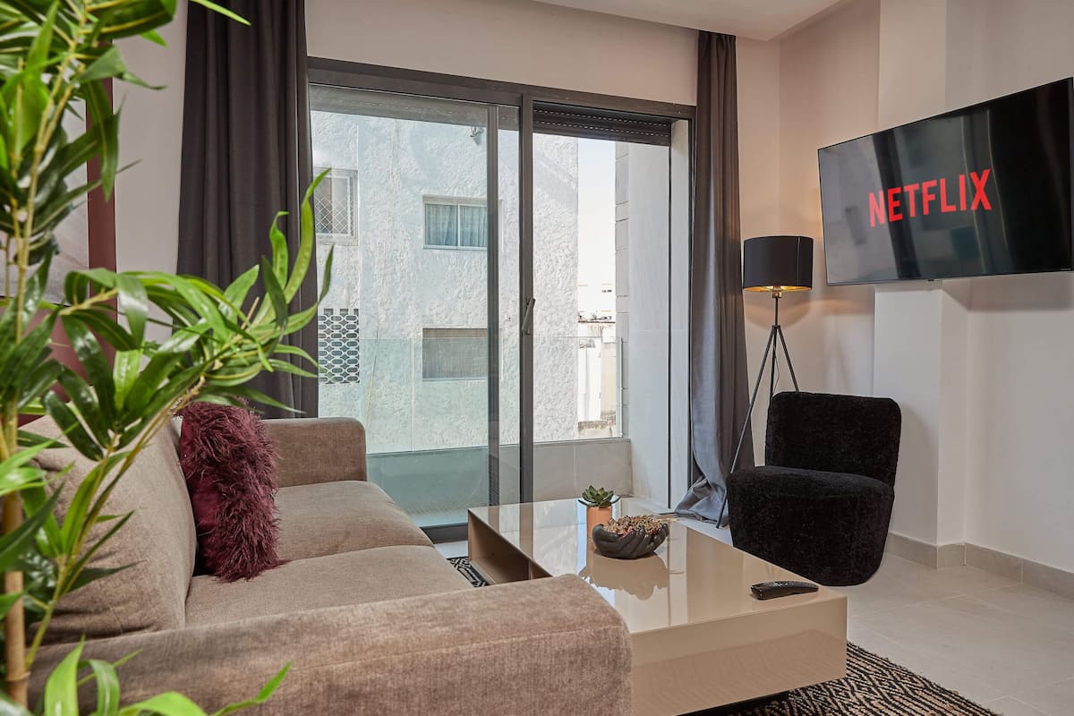 Design Apartment | Living area | 45-inch Smart TV with satellite channels, TV