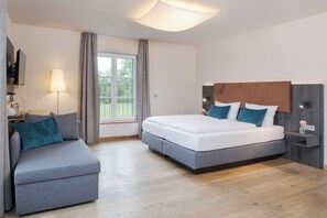 Chambre panoramique double ou avec lits jumeaux | Coffre-fort, bureau, espace de travail pour ordinateurs portables