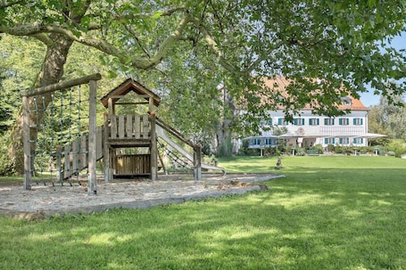Área de juegos infantiles al aire libre