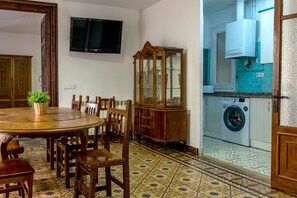 Dining - Apartment 'Pio' with Balcony (Tremp)