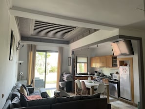 50-inch Smart TV with satellite channels, TV, Netflix