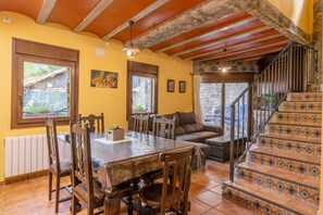 Dining - Holiday Apartment "Mossen Batista Faig" with Mountain View, Private Terrace & Wi-Fi (Les Esglésies)