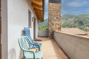 Terrace/patio - Holiday Apartment "Mossen Batista Til Ler" with Mountain View, Private Terrace & Wi-Fi (Les Esglésies)