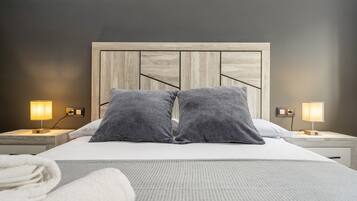 1 habitación, tabla de planchar con plancha, wifi gratis y ropa de cama