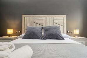 1 habitación, tabla de planchar con plancha, wifi gratis y ropa de cama 