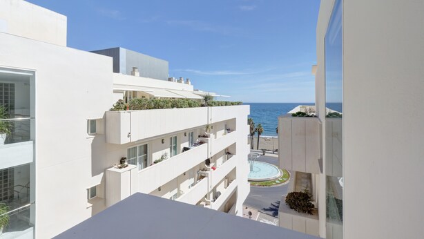 A modern building with balconies, a pool, and a view of the sea. - Apartment "Mirador de la Cala" with Terraces & Wi-Fi (Estepona)