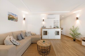 TV, mesa de pingue-pongue