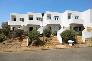 Exterior - Holiday Apartment 'Quinta Do Paraíso' with Shared Pool, Shared Garden & Wi-Fi (Carvoeiro)