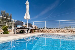 Pool - Holiday Apartment "Evagelia Luxury 2" with Sea View, Shared Pool & Wi-Fi (Nikiana)