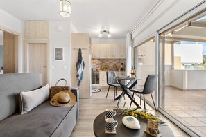 TV - Holiday Apartment "Evagelia Luxury 2" with Sea View, Shared Pool & Wi-Fi (Nikiana)