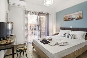 2 bedrooms, iron/ironing board, free WiFi, bed sheets - Holiday Apartment "Evagelia Luxury 2" with Sea View, Shared Pool & Wi-Fi (Nikiana)