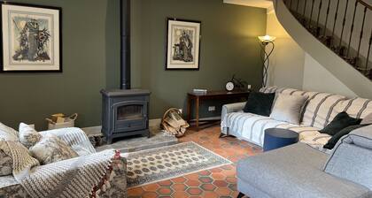 River House Quiet location but minutes from Town Square