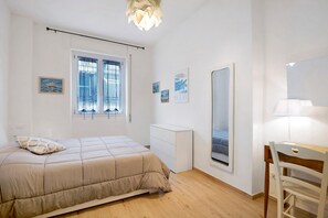 1 bedroom, bed sheets