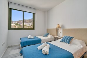 2 室のベッドルーム、アイロン / アイロン台、WiFi (無料)、ベッドシーツ