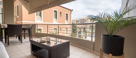 City Apartment, 3 Bedrooms, City View | Terrace/patio