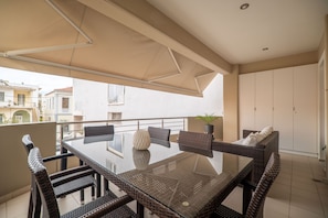 City Apartment, 3 Bedrooms, City View | Terrace/patio
