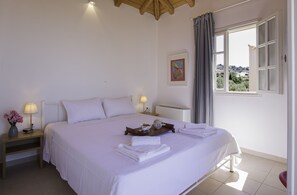 3 Bedroom Villa with Plunge Pool | Desk, soundproofing, iron/ironing board, free WiFi - Aegina Colors (Aegina)