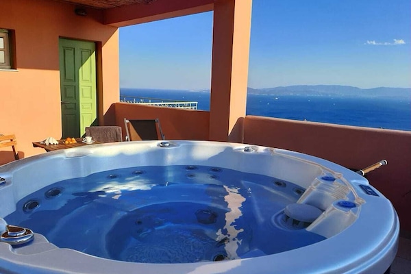 Villa with Hot Tub | 3 bedrooms, desk, soundproofing, iron/ironing board