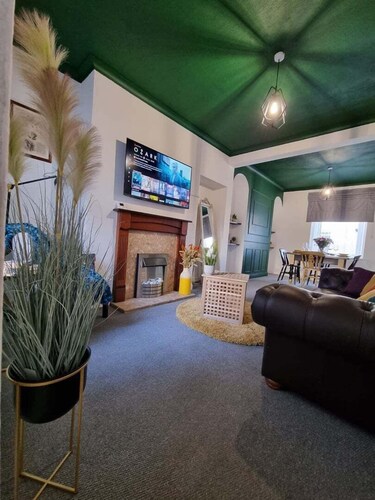 Junctions Way by Tŷ SA -3 bed in Newport