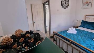 3 chambres, fer et planche à repasser, accès Internet, draps fournis