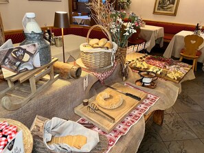 Free daily buffet breakfast