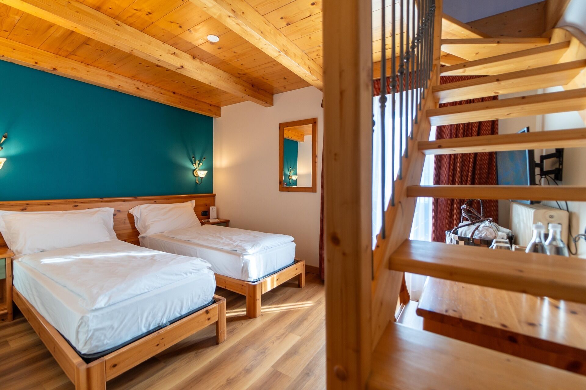 Vierbettzimmer | Zimmersafe, Schreibtisch, kostenloses WLAN, Bettwäsche