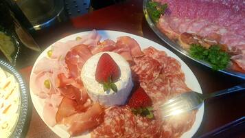 Daily buffet breakfast for a fee