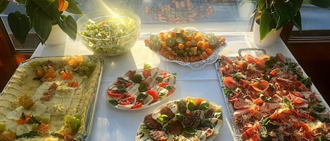 Daily buffet breakfast for a fee