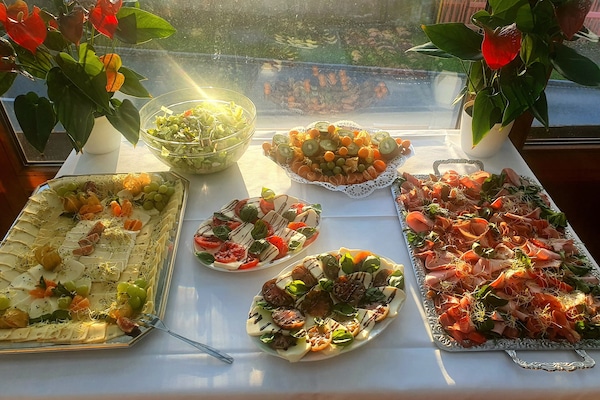 Café da manhã com buffet todos os dias mediante uma taxa