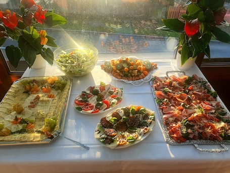 Desayuno buffet todos los días (con cargo)