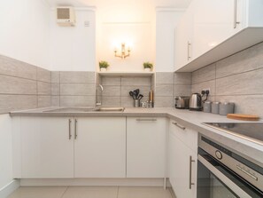 ثلاجة، ميكروويف، فرن، غسالة أطباق