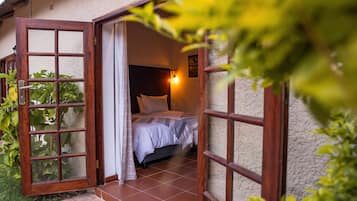 In-room safe, desk, iron/ironing board, free WiFi