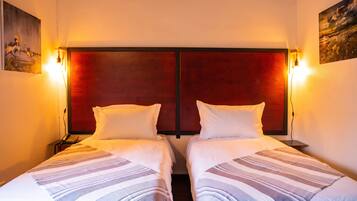 Caja fuerte, escritorio, tabla de planchar con plancha y wifi gratis