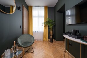 Deluxe Double Room (River View) | Premium bedding, in-room safe, desk, blackout curtains - Sava Boutique Hotel (Warsaw)