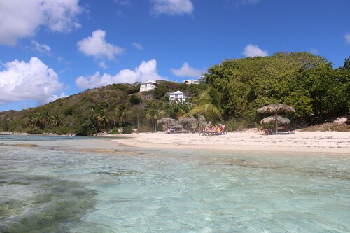 Jolie maison avec jardin et piscine
