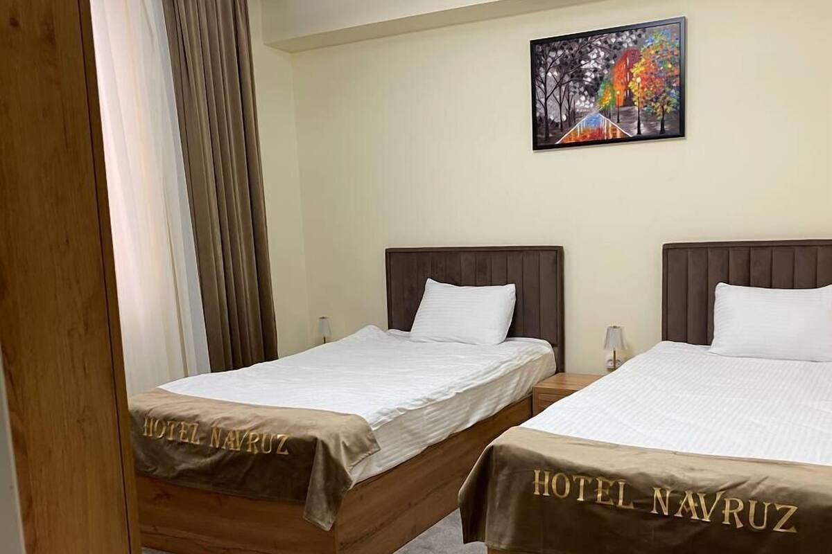 Quarto casal ou duplo empresarial | Quartos à prova de som, Wi-Fi de cortesia, roupa de cama