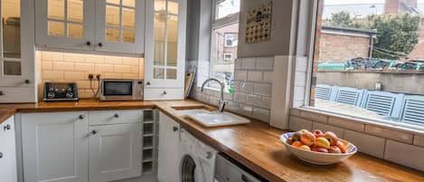 Kühlschrank, Geschirrspüler, Wasserkocher, Toaster