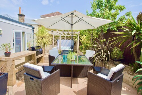 Luxury Home - Hot Tub - Pool Table - Gym - Sauna - Cinema Room - Close to Beach