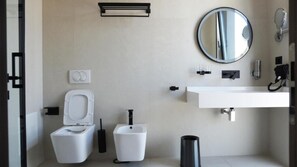 Suite | Bathroom | Shower, rainfall showerhead, hair dryer, slippers - Starlight Hotel (Tirana)