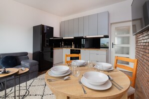 غسالة أطباق، ماكينة لصنع القهوة/الشاي، مستلزمات طهي/أطباق/أوعية