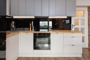 غسالة أطباق، ماكينة لصنع القهوة/الشاي، مستلزمات طهي/أطباق/أوعية