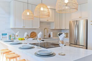 Fridge, microwave, oven, stovetop - Come enjoy your well deserved vacation at The Paradise Haven! 2 bedroom, 2 bath (KAILUA KONA)