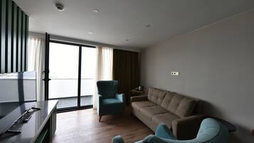 Luxury Studio Suite | Living area | 48-inch TV with satellite channels