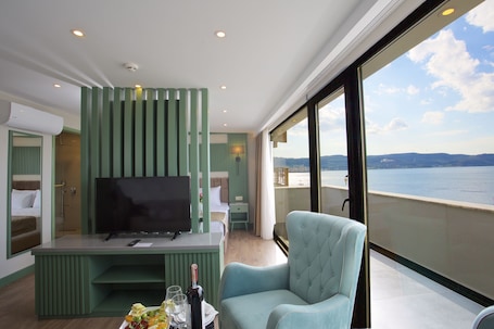 Premium bedding, down duvets, free minibar, in-room safe. ASPEN HOTEL ÇANAKKALE